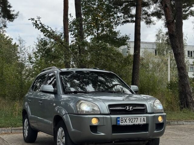 Серый Хендай Туксон, объемом двигателя 2 л и пробегом 159 тыс. км за 7299 $, фото 1 на Automoto.ua