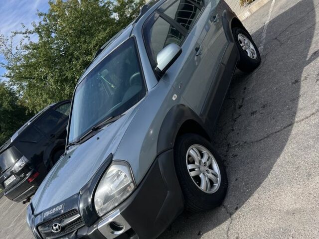 Сірий Хендай Туксон, об'ємом двигуна 2 л та пробігом 170 тис. км за 8700 $, фото 1 на Automoto.ua