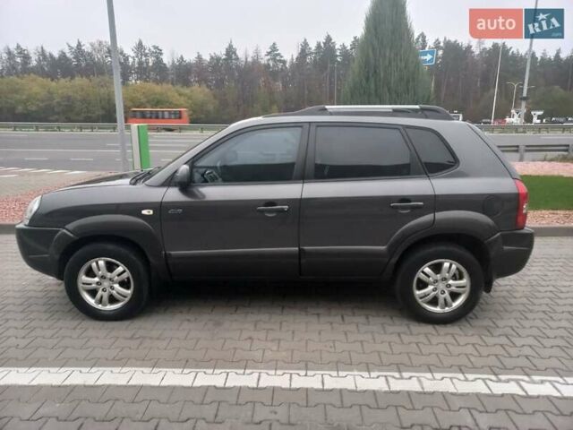Сірий Хендай Туксон, об'ємом двигуна 2 л та пробігом 190 тис. км за 8600 $, фото 1 на Automoto.ua