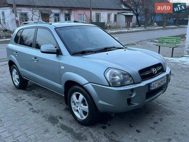 Серый Хендай Туксон, объемом двигателя 1.99 л и пробегом 240 тыс. км за 8900 $, фото 1 на Automoto.ua