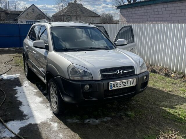 Сірий Хендай Туксон, об'ємом двигуна 2 л та пробігом 216 тис. км за 8000 $, фото 1 на Automoto.ua