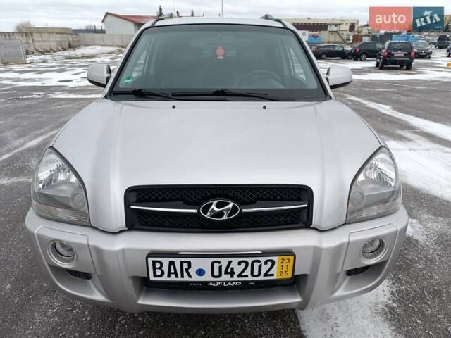 Серый Хендай Туксон, объемом двигателя 0 л и пробегом 161 тыс. км за 9700 $, фото 1 на Automoto.ua