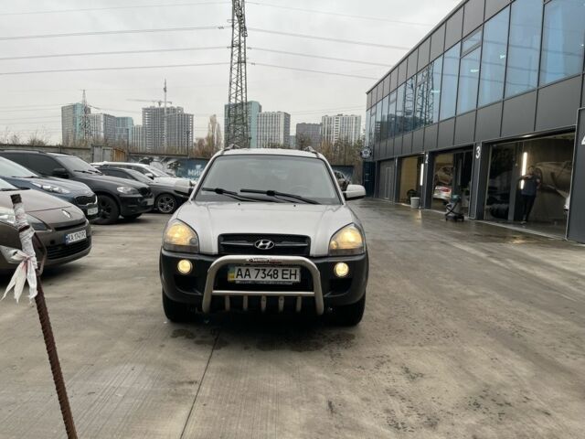 Серый Хендай Туксон, объемом двигателя 2 л и пробегом 290 тыс. км за 6400 $, фото 1 на Automoto.ua