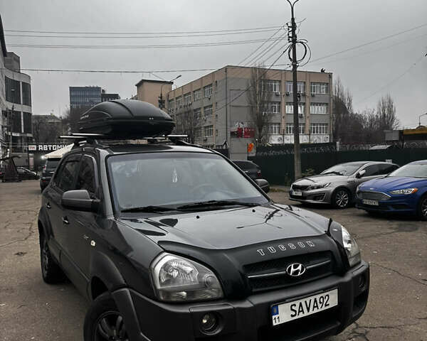 Серый Хендай Туксон, объемом двигателя 2.66 л и пробегом 247 тыс. км за 7250 $, фото 1 на Automoto.ua