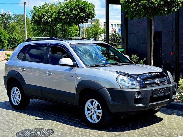 Серый Хендай Туксон, объемом двигателя 2 л и пробегом 186 тыс. км за 8700 $, фото 1 на Automoto.ua