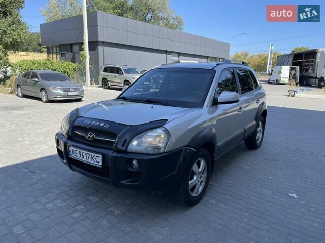 Сірий Хендай Туксон, об'ємом двигуна 1.99 л та пробігом 244 тис. км за 7200 $, фото 1 на Automoto.ua