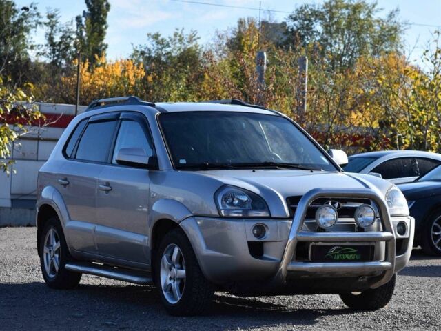Хендай Туксон 2007 в Кривом Роге на Automoto.ua Серый Хендай Туксон, объемом двигателя 2 л и пробегом 335 тыс. км за 7950 $, фото 1 на Automoto.ua