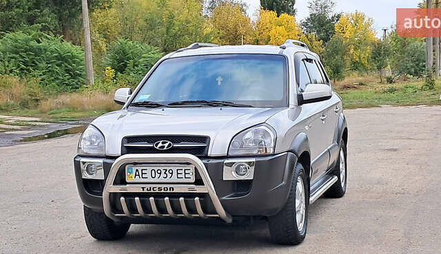 Сірий Хендай Туксон, об'ємом двигуна 2 л та пробігом 46 тис. км за 9800 $, фото 1 на Automoto.ua