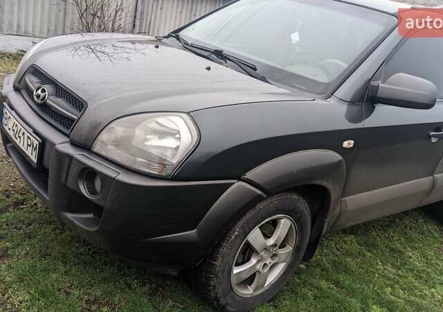 Серый Хендай Туксон, объемом двигателя 1.99 л и пробегом 270 тыс. км за 7900 $, фото 1 на Automoto.ua