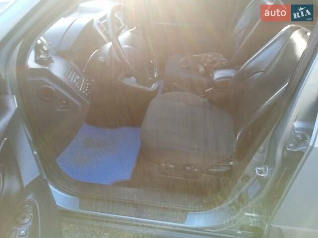 Серый Хендай Туксон, объемом двигателя 1.98 л и пробегом 320 тыс. км за 7300 $, фото 1 на Automoto.ua