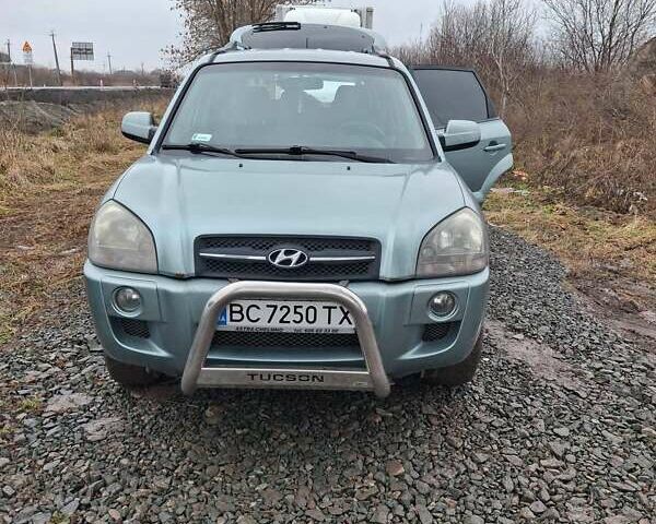 Сірий Хендай Туксон, об'ємом двигуна 1.98 л та пробігом 270 тис. км за 6900 $, фото 1 на Automoto.ua