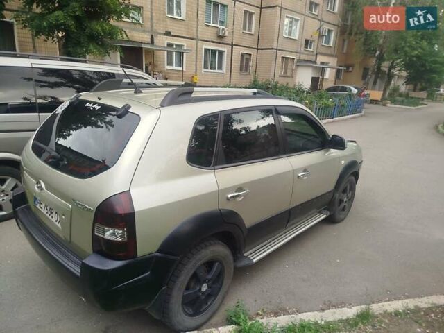 Хендай Туксон 2007 в Кривом Роге на Automoto.ua Серый Хендай Туксон, объемом двигателя 2 л и пробегом 178 тыс. км за 7300 $, фото 1 на Automoto.ua