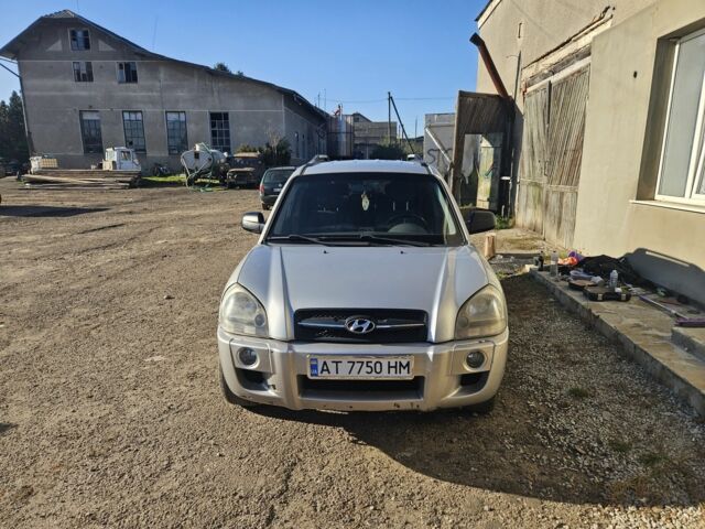 Серый Хендай Туксон, объемом двигателя 2 л и пробегом 320 тыс. км за 7150 $, фото 1 на Automoto.ua