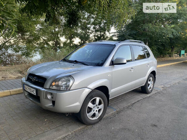 Серый Хендай Туксон, объемом двигателя 2 л и пробегом 218 тыс. км за 7500 $, фото 1 на Automoto.ua