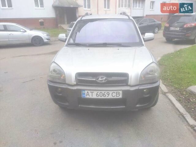 Сірий Хендай Туксон, об'ємом двигуна 2 л та пробігом 216 тис. км за 7000 $, фото 1 на Automoto.ua
