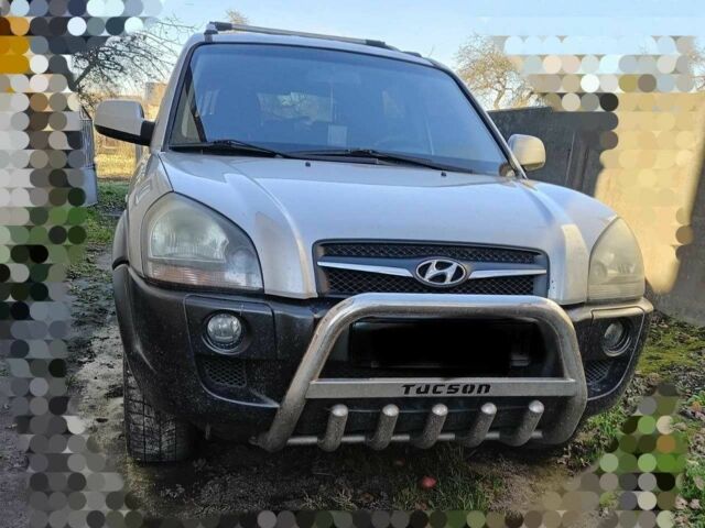 Серый Хендай Туксон, объемом двигателя 2 л и пробегом 220 тыс. км за 8000 $, фото 1 на Automoto.ua