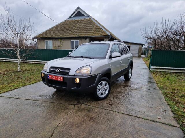 Сірий Хендай Туксон, об'ємом двигуна 2 л та пробігом 175 тис. км за 8700 $, фото 1 на Automoto.ua