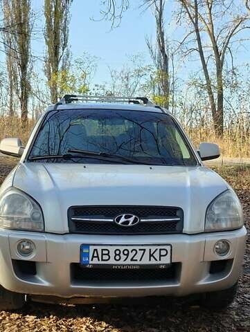 Сірий Хендай Туксон, об'ємом двигуна 1.99 л та пробігом 272 тис. км за 8500 $, фото 1 на Automoto.ua