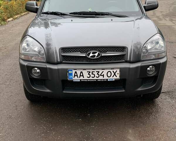 Сірий Хендай Туксон, об'ємом двигуна 1.98 л та пробігом 170 тис. км за 8800 $, фото 1 на Automoto.ua