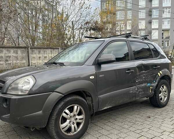 Сірий Хендай Туксон, об'ємом двигуна 1.99 л та пробігом 221 тис. км за 6000 $, фото 1 на Automoto.ua