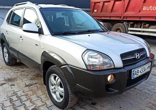 Серый Хендай Туксон, объемом двигателя 2 л и пробегом 127 тыс. км за 9300 $, фото 1 на Automoto.ua