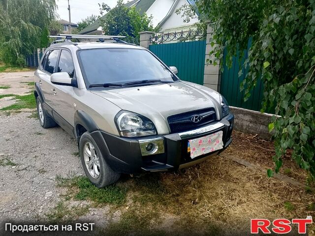 Сірий Хендай Туксон, об'ємом двигуна 2 л та пробігом 135 тис. км за 9700 $, фото 1 на Automoto.ua