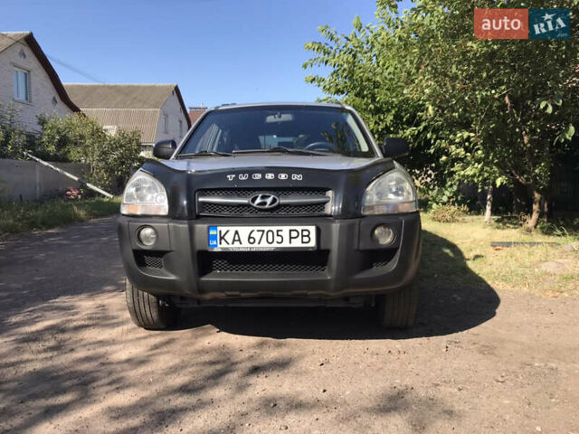 Сірий Хендай Туксон, об'ємом двигуна 2 л та пробігом 280 тис. км за 7900 $, фото 1 на Automoto.ua