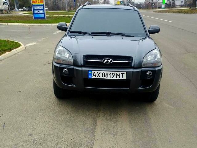 Сірий Хендай Туксон, об'ємом двигуна 2 л та пробігом 230 тис. км за 7200 $, фото 1 на Automoto.ua