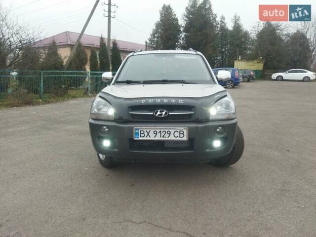 Серый Хендай Туксон, объемом двигателя 2 л и пробегом 210 тыс. км за 8200 $, фото 1 на Automoto.ua