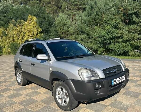 Серый Хендай Туксон, объемом двигателя 1.99 л и пробегом 255 тыс. км за 5800 $, фото 1 на Automoto.ua