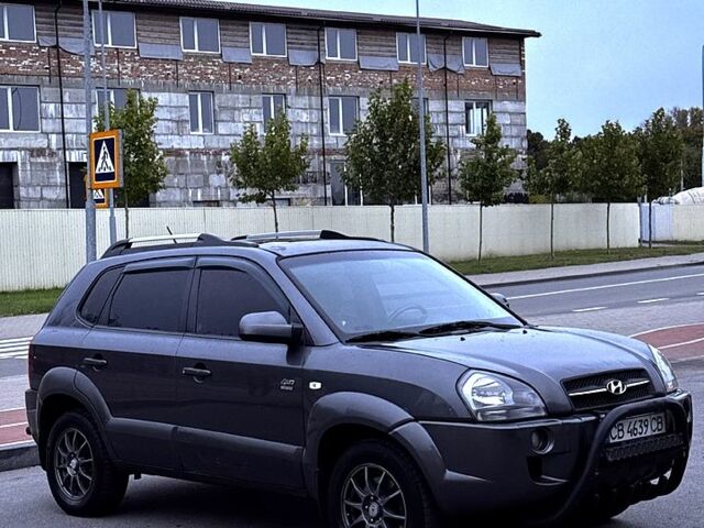 Сірий Хендай Туксон, об'ємом двигуна 2 л та пробігом 240 тис. км за 7850 $, фото 1 на Automoto.ua