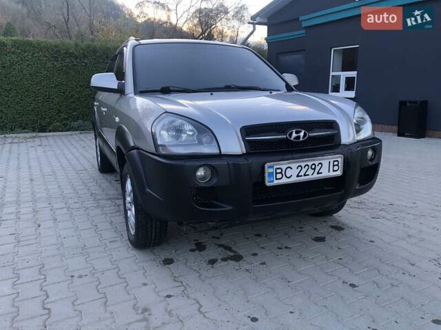 Хендай Туксон 2008 в Турке на Automoto.ua Серый Хендай Туксон, объемом двигателя 2 л и пробегом 274 тыс. км за 7200 $, фото 1 на Automoto.ua