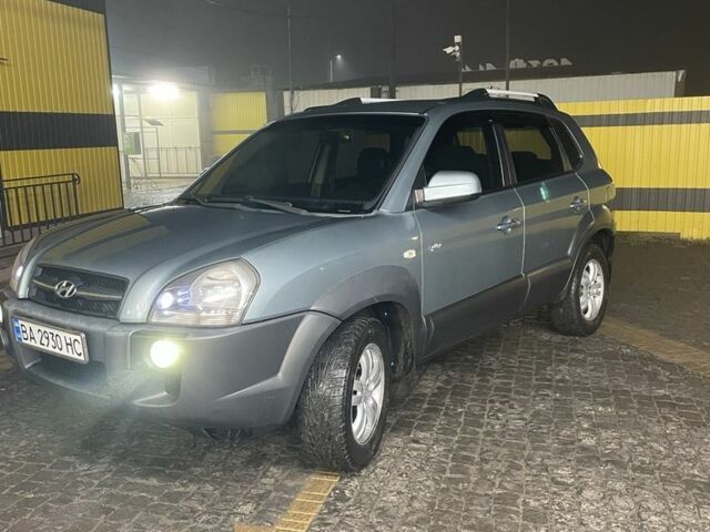 Сірий Хендай Туксон, об'ємом двигуна 2 л та пробігом 195 тис. км за 7500 $, фото 1 на Automoto.ua