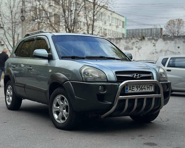 Хендай Туксон 2008 у Дніпро (Дніпропетровську) на Automoto.ua Сірий Хендай Туксон, об'ємом двигуна 1.98 л та пробігом 168 тис. км за 8200 $, фото 1 на Automoto.ua