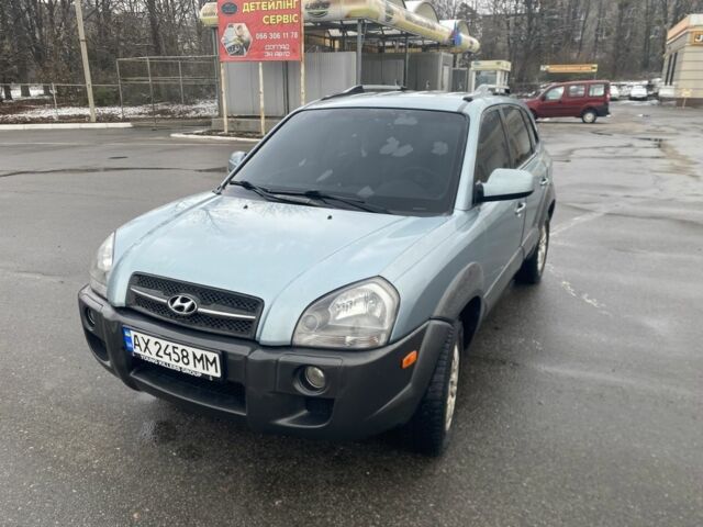 Серый Хендай Туксон, объемом двигателя 2.7 л и пробегом 350 тыс. км за 9000 $, фото 1 на Automoto.ua