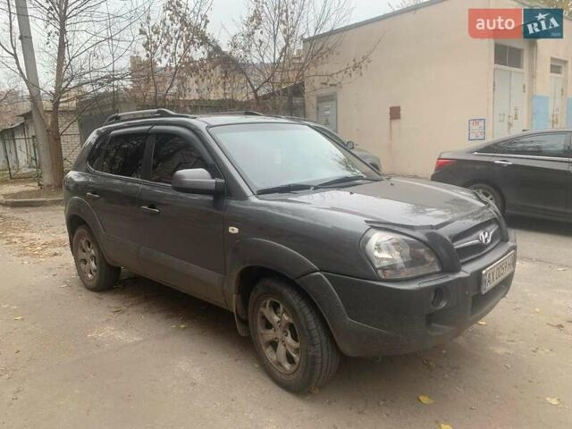 Сірий Хендай Туксон, об'ємом двигуна 1.98 л та пробігом 190 тис. км за 8800 $, фото 1 на Automoto.ua