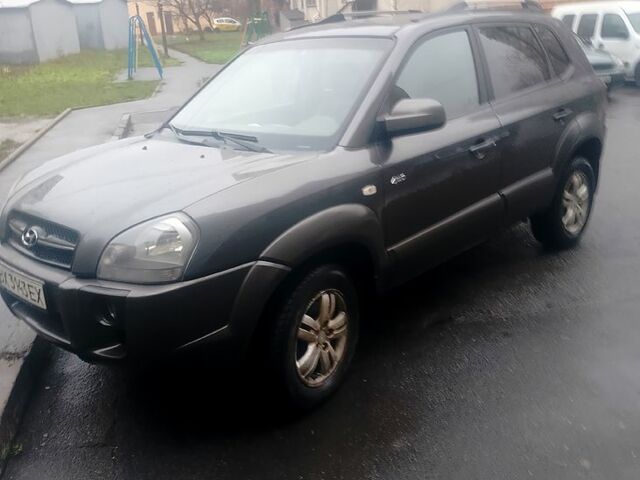 Сірий Хендай Туксон, об'ємом двигуна 2 л та пробігом 230 тис. км за 7600 $, фото 1 на Automoto.ua