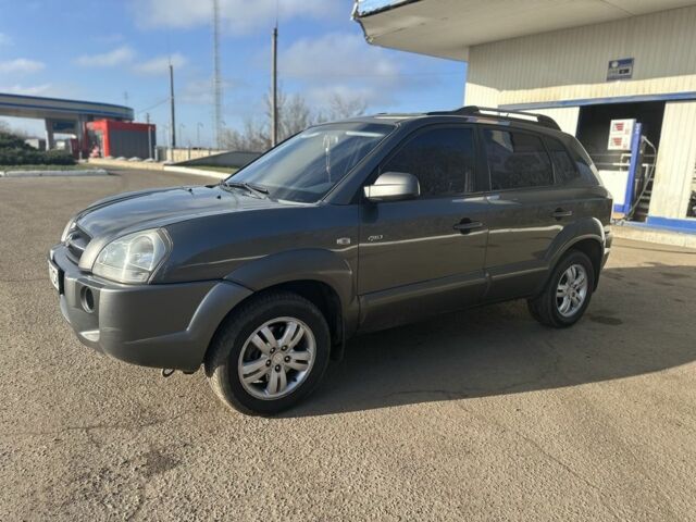 Серый Хендай Туксон, объемом двигателя 0 л и пробегом 170 тыс. км за 8500 $, фото 1 на Automoto.ua