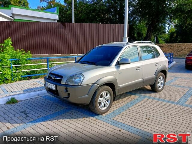 Серый Хендай Туксон, объемом двигателя 2 л и пробегом 215 тыс. км за 8800 $, фото 1 на Automoto.ua