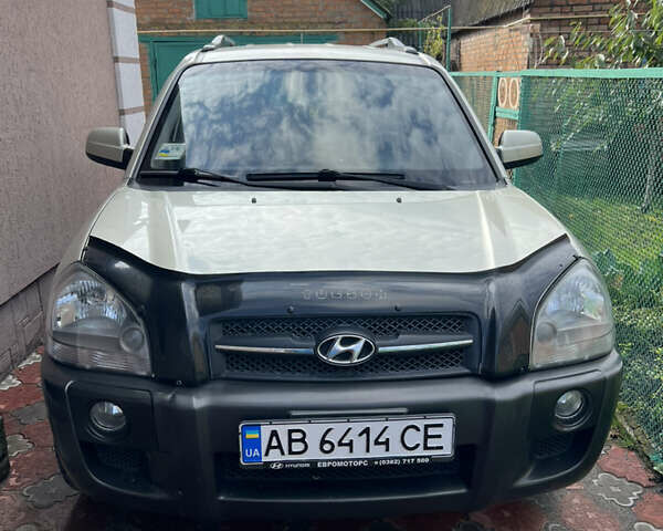 Сірий Хендай Туксон, об'ємом двигуна 1.98 л та пробігом 233 тис. км за 8100 $, фото 1 на Automoto.ua