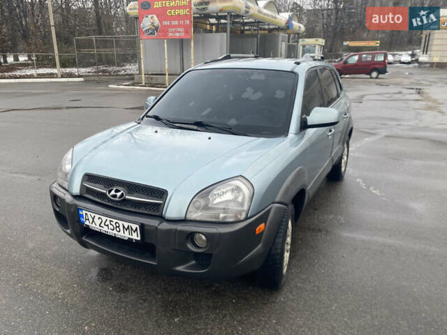 Серый Хендай Туксон, объемом двигателя 2.66 л и пробегом 338 тыс. км за 8000 $, фото 1 на Automoto.ua