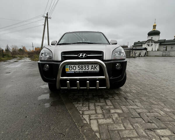 Сірий Хендай Туксон, об'ємом двигуна 1.98 л та пробігом 36 тис. км за 12800 $, фото 1 на Automoto.ua