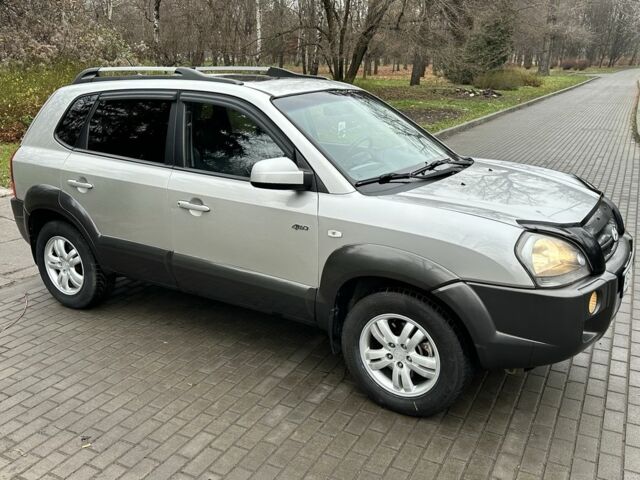 Сірий Хендай Туксон, об'ємом двигуна 2 л та пробігом 218 тис. км за 6900 $, фото 1 на Automoto.ua