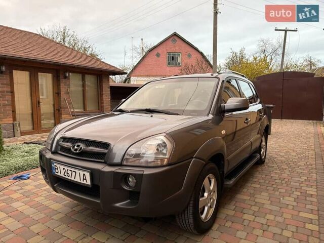 Хендай Туксон 2008 в Миргороде на Automoto.ua Серый Хендай Туксон, объемом двигателя 1.98 л и пробегом 177 тыс. км за 7950 $, фото 1 на Automoto.ua