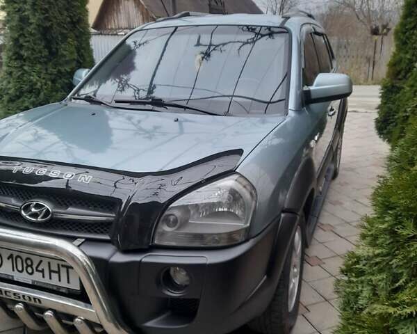 Серый Хендай Туксон, объемом двигателя 2 л и пробегом 270 тыс. км за 7800 $, фото 1 на Automoto.ua