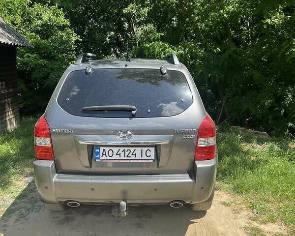 Сірий Хендай Туксон, об'ємом двигуна 2 л та пробігом 300 тис. км за 8000 $, фото 1 на Automoto.ua