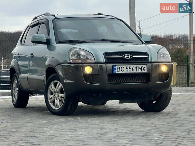 Хендай Туксон 2008 в Трускавце на Automoto.ua Серый Хендай Туксон, объемом двигателя 1.98 л и пробегом 320 тыс. км за 7399 $, фото 1 на Automoto.ua