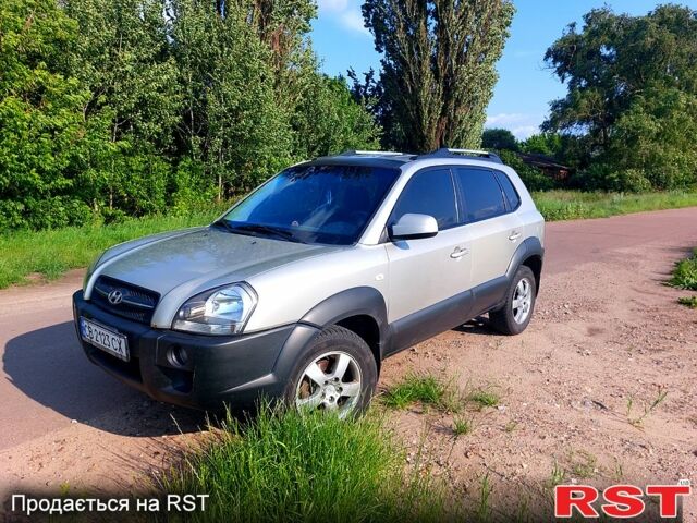 Серый Хендай Туксон, объемом двигателя 2 л и пробегом 215 тыс. км за 5700 $, фото 1 на Automoto.ua