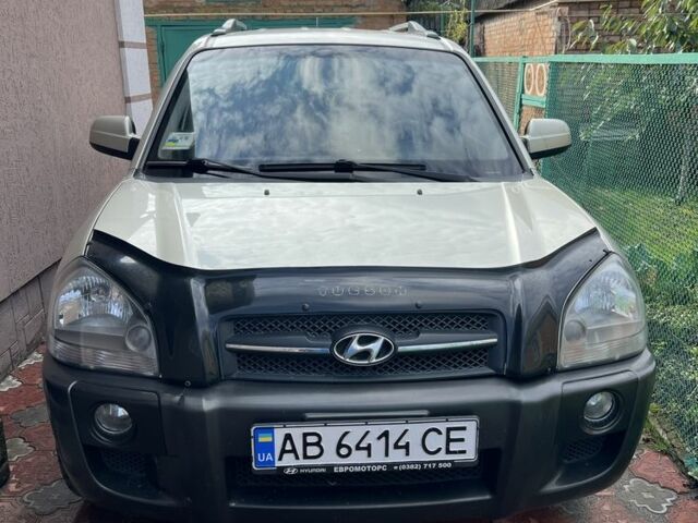 Серый Хендай Туксон, объемом двигателя 2 л и пробегом 233 тыс. км за 8100 $, фото 1 на Automoto.ua