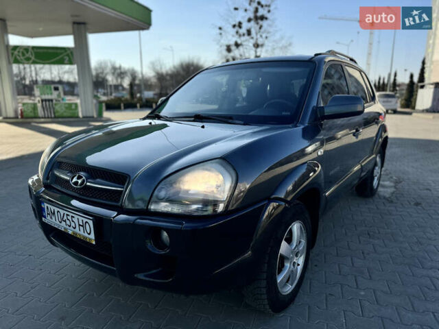 Сірий Хендай Туксон, об'ємом двигуна 1.98 л та пробігом 280 тис. км за 7300 $, фото 1 на Automoto.ua